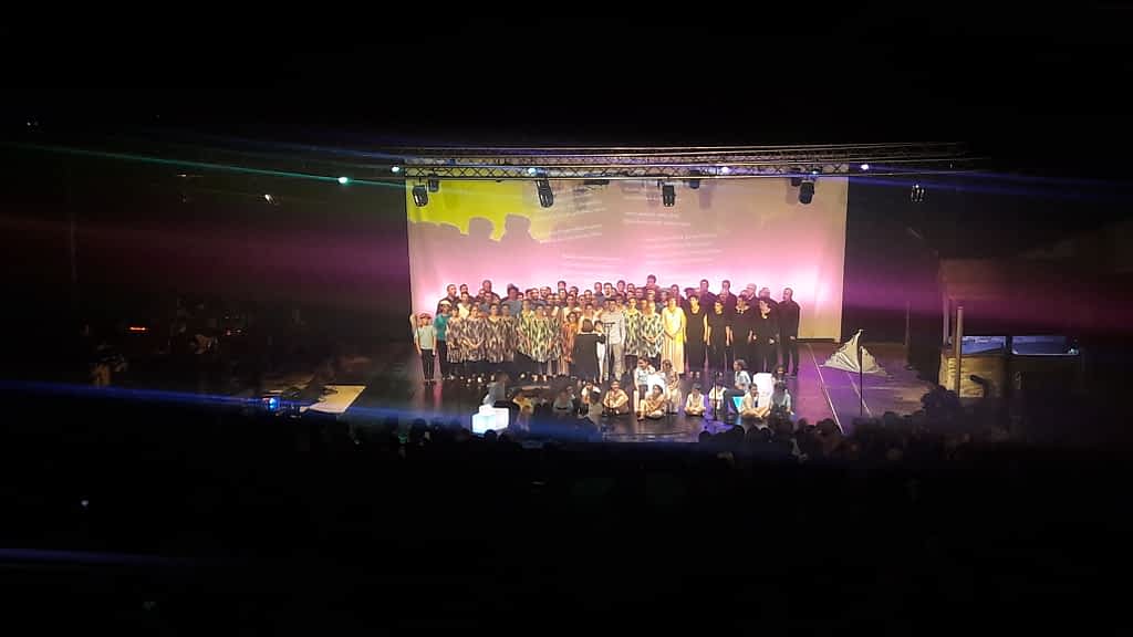éclairage LED et traditionnel spectacle chorale