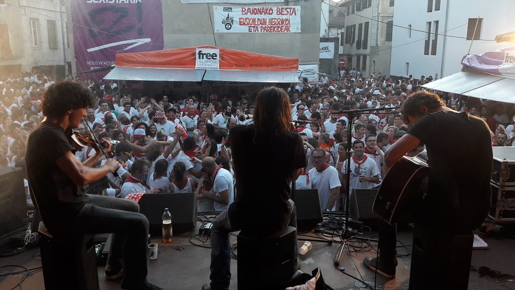 very small orchestra place patxa bayonne 2017 DCI
