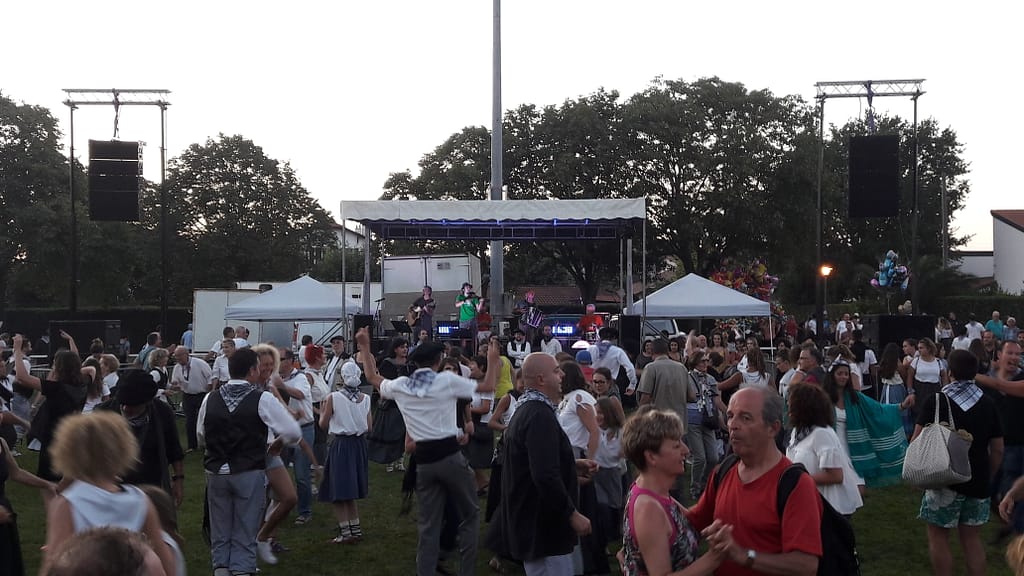 sonorisation char cavalcade bandas mutxiko Patxi eta Konpania DCI Hendaye