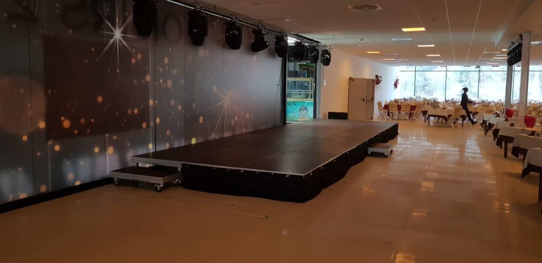 scène praticable jupe de scène cabaret spectacle discothèque salle dci event