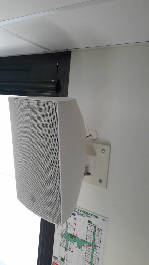 enceinte murale yamaha installation fixe intégration DCI event
