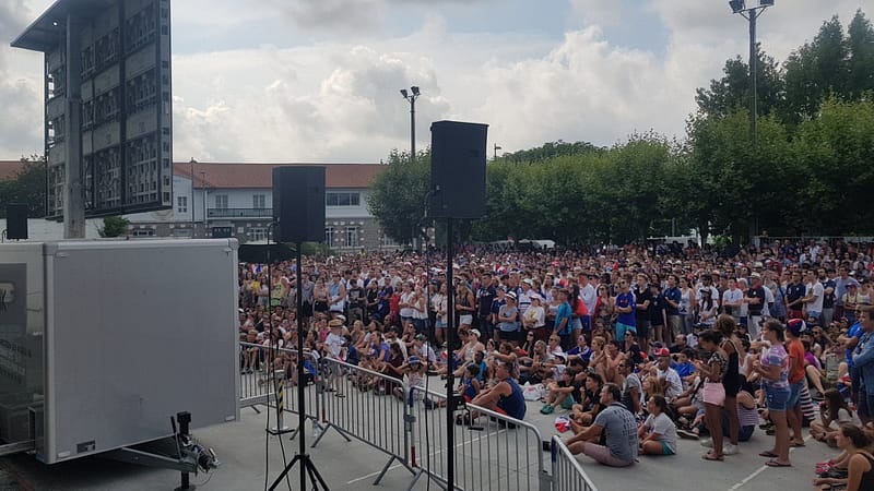 location écran géant LED plein jour 15m3 5x3 diffusion match