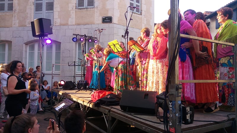 chorale, scène, lacoustics, 115XT, ps10, par LED