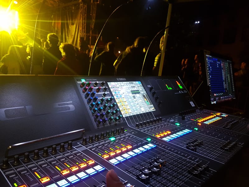 Yamaha CL5, dante, RJ45, Martin MPC Elation concert spectacle conférence