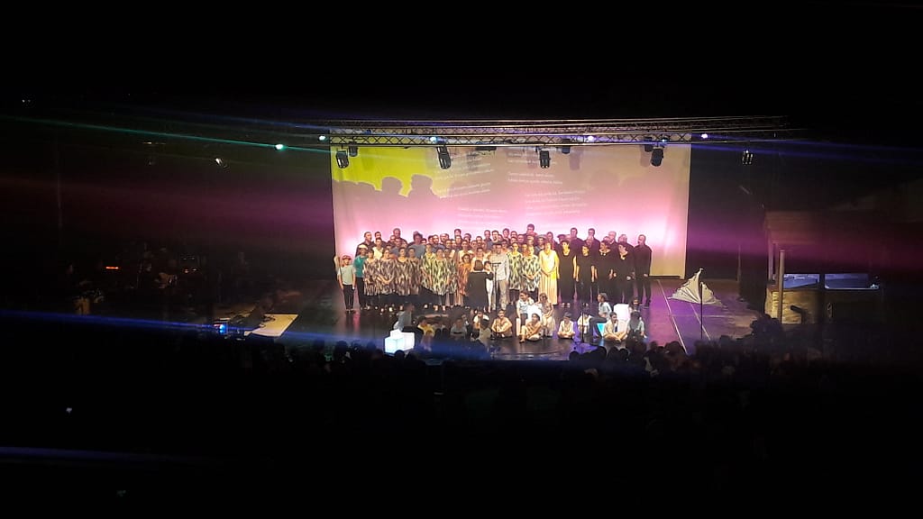 éclairage LED et traditionnel spectacle chorale