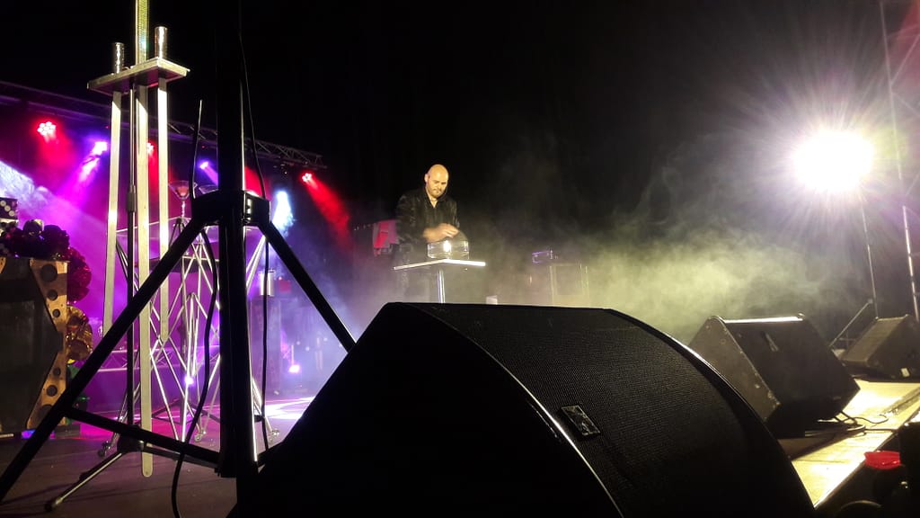 front fill l'acoustics 115XT axel lupin spectacle magie